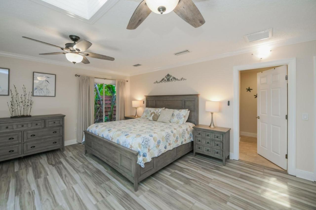 Island Time - Home Wenclosed Lagoon Style Pool Spa Walk To Beach Bikes Holmes Beach Exterior photo