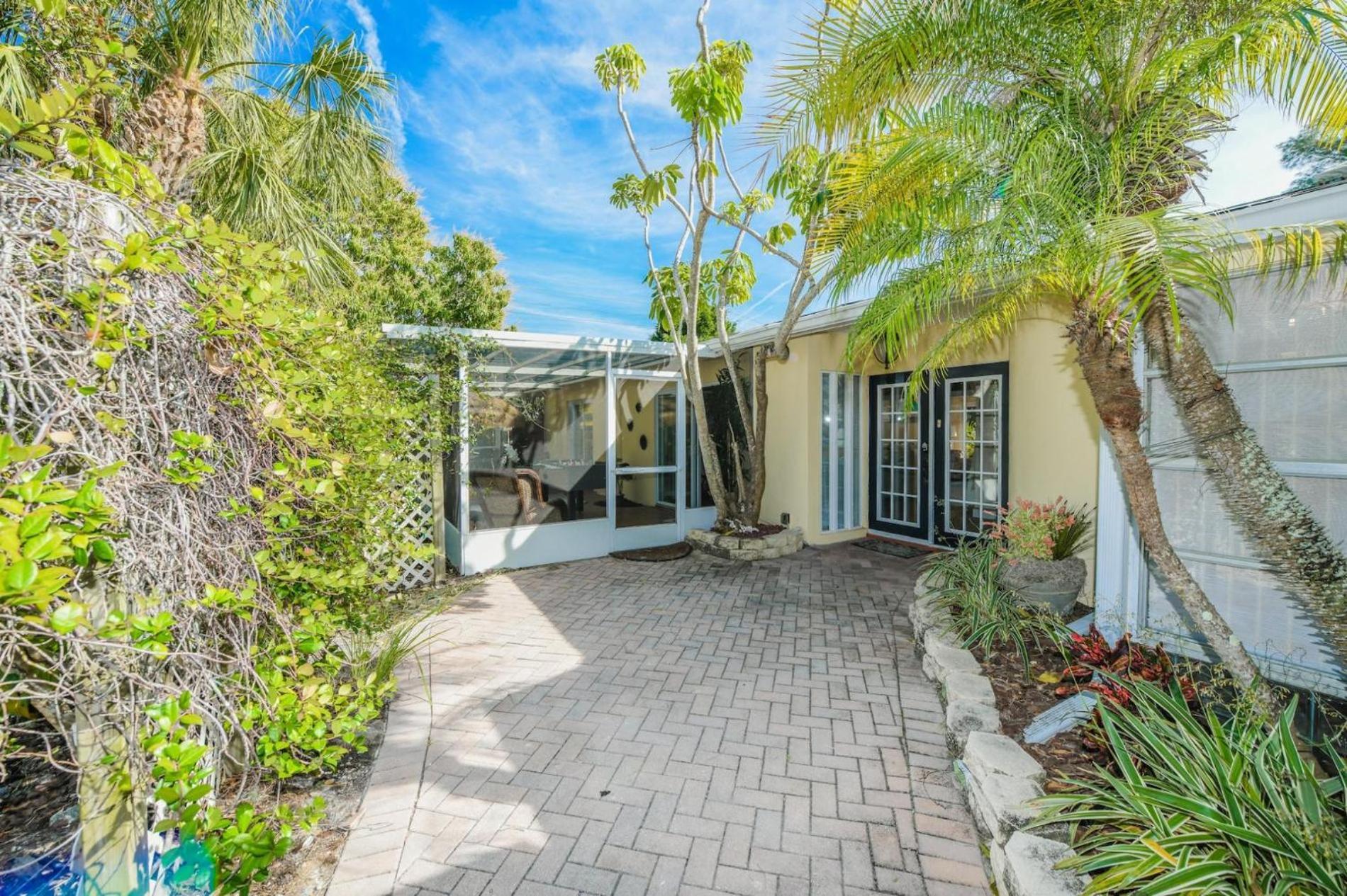 Island Time - Home Wenclosed Lagoon Style Pool Spa Walk To Beach Bikes Holmes Beach Exterior photo