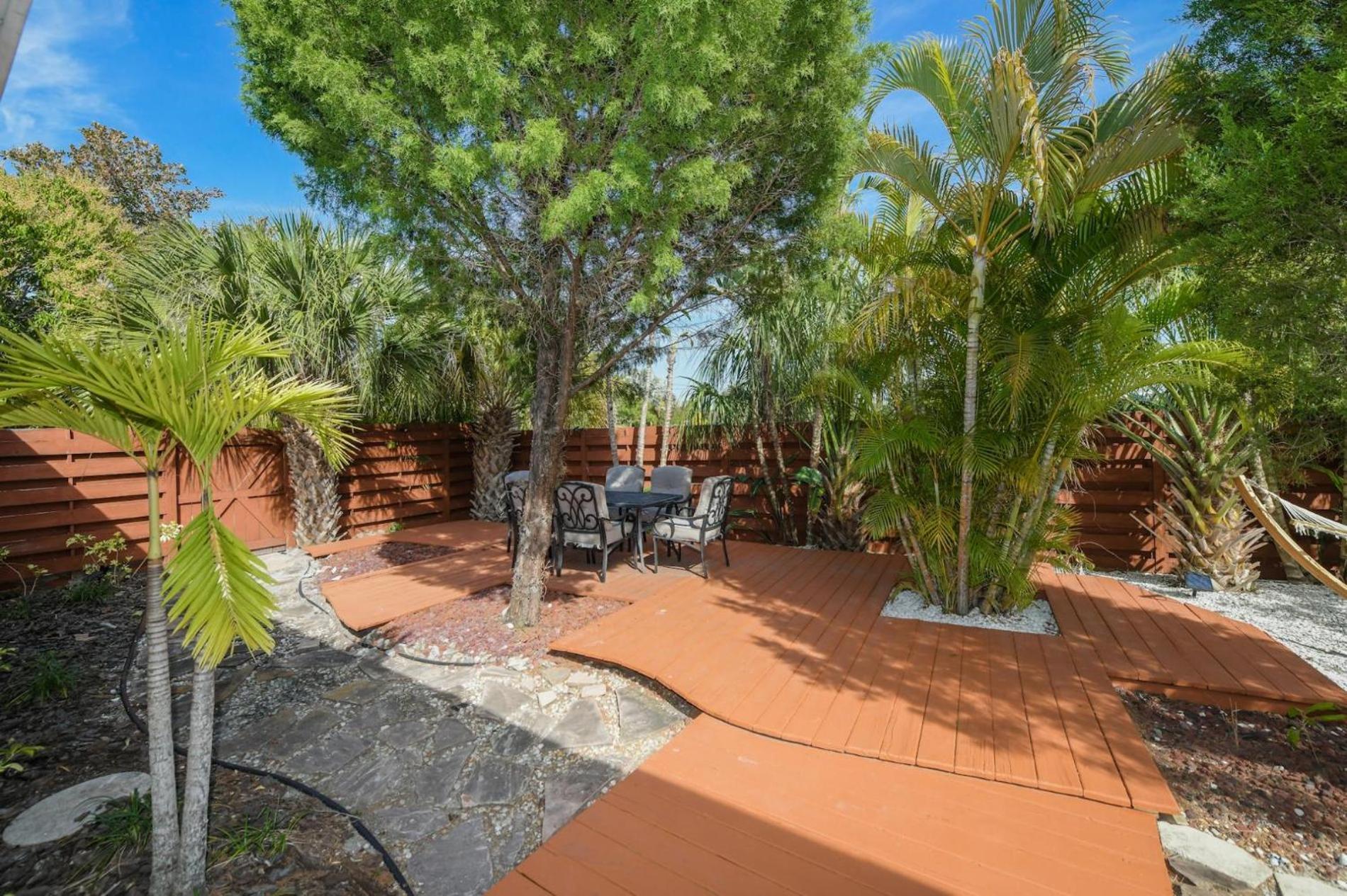 Island Time - Home Wenclosed Lagoon Style Pool Spa Walk To Beach Bikes Holmes Beach Exterior photo