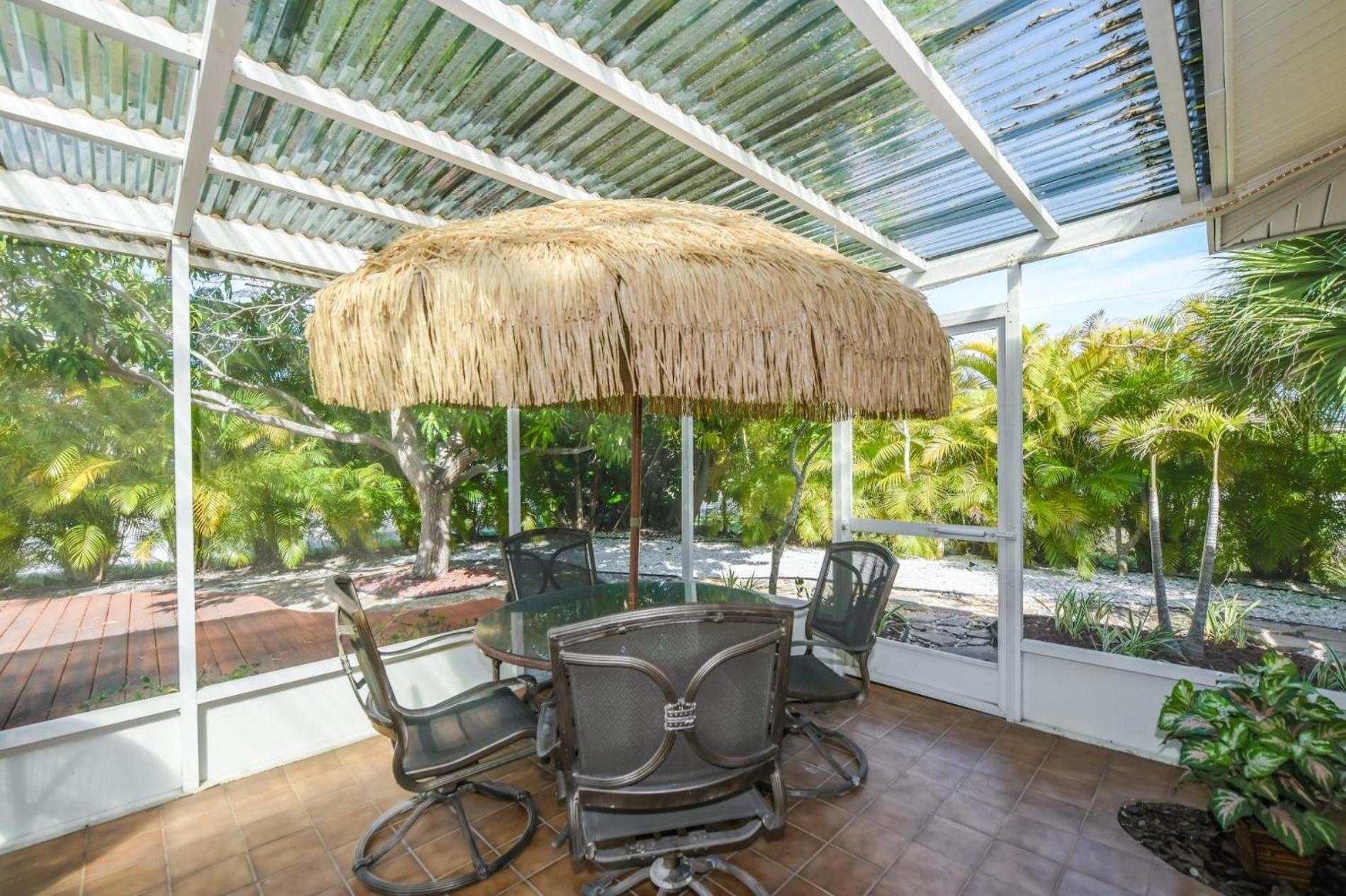 Island Time - Home Wenclosed Lagoon Style Pool Spa Walk To Beach Bikes Holmes Beach Exterior photo